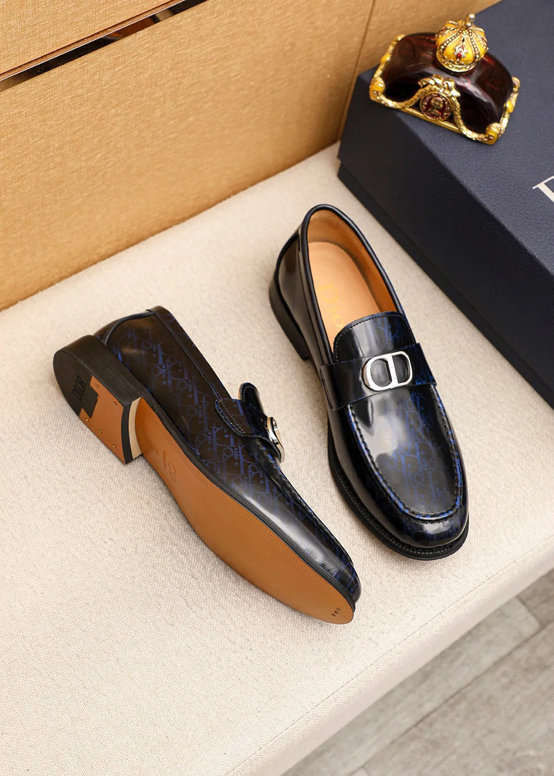 Men's shoes 💰480 💐 Product trademark: Dior "Dior" casual leather shoes Regular size: 39-44 (38.45.46🉑️Customized) Product materials: Selected Italian imported first-layer open-edge beaded cowhide leather upper + classic hardware buckle, imported water-dyed 🐂 cowhide lining. Strong three-dimensional visual effect, original outsole Color: 3⃣️colors available